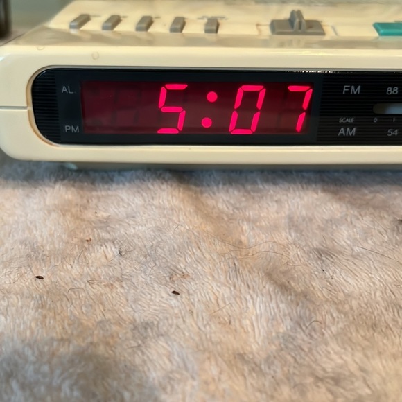 😀Vintage GPX am/fm digital clock radio - Picture 2 of 8